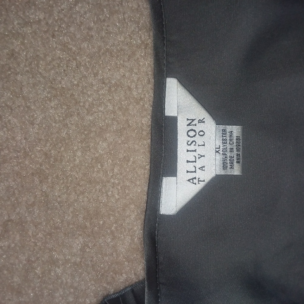 Beautiful gun metal gray xl pull over